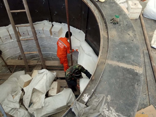 井式爐保溫背襯毯錯縫鋪設 井式爐保溫背襯毯錯縫鋪設