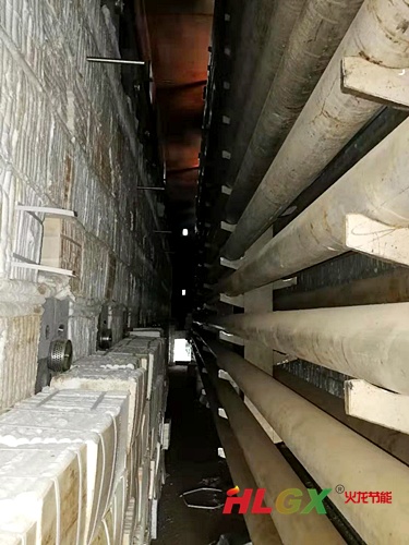 第2臺爐子保溫施工進(jìn)行中.jpg 第2臺爐子保溫施工進(jìn)行中.jpg